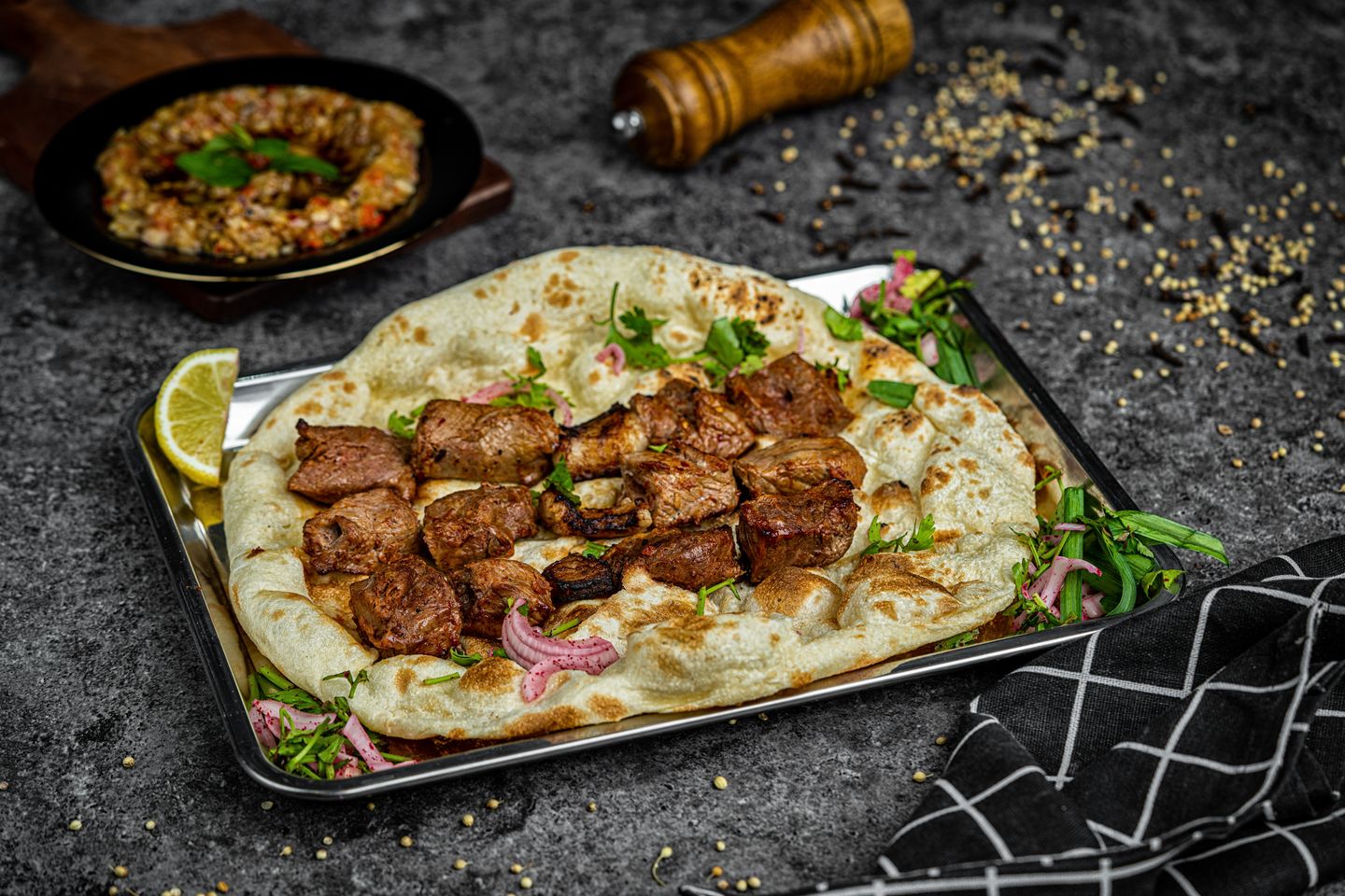 Meat Awsal With Appetizer Plate And Tanoor Bread
