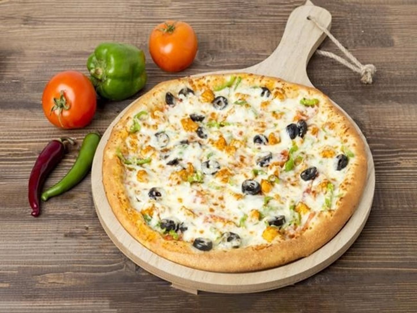 بيتزا دجاج مع رنش و البربيكيو كبير