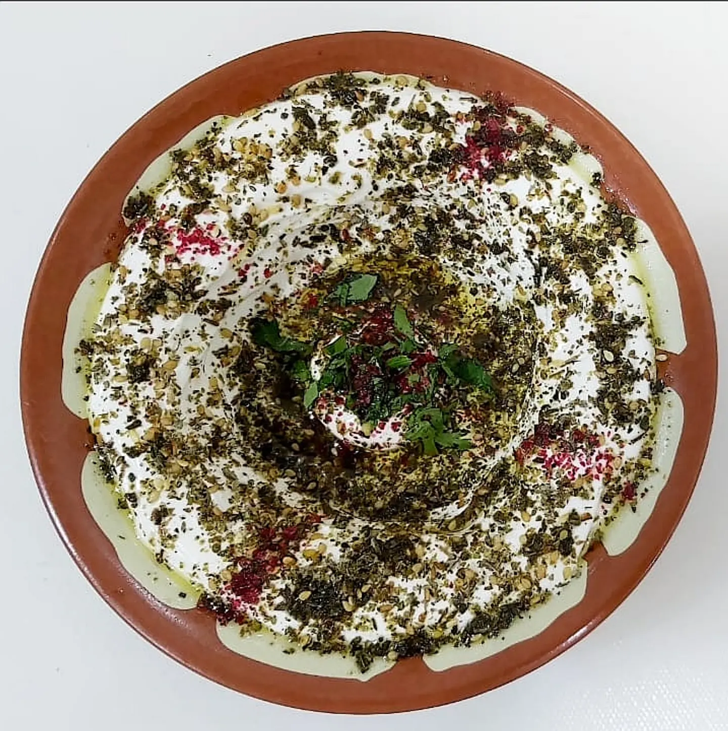 طبق لبنة بالزعتر