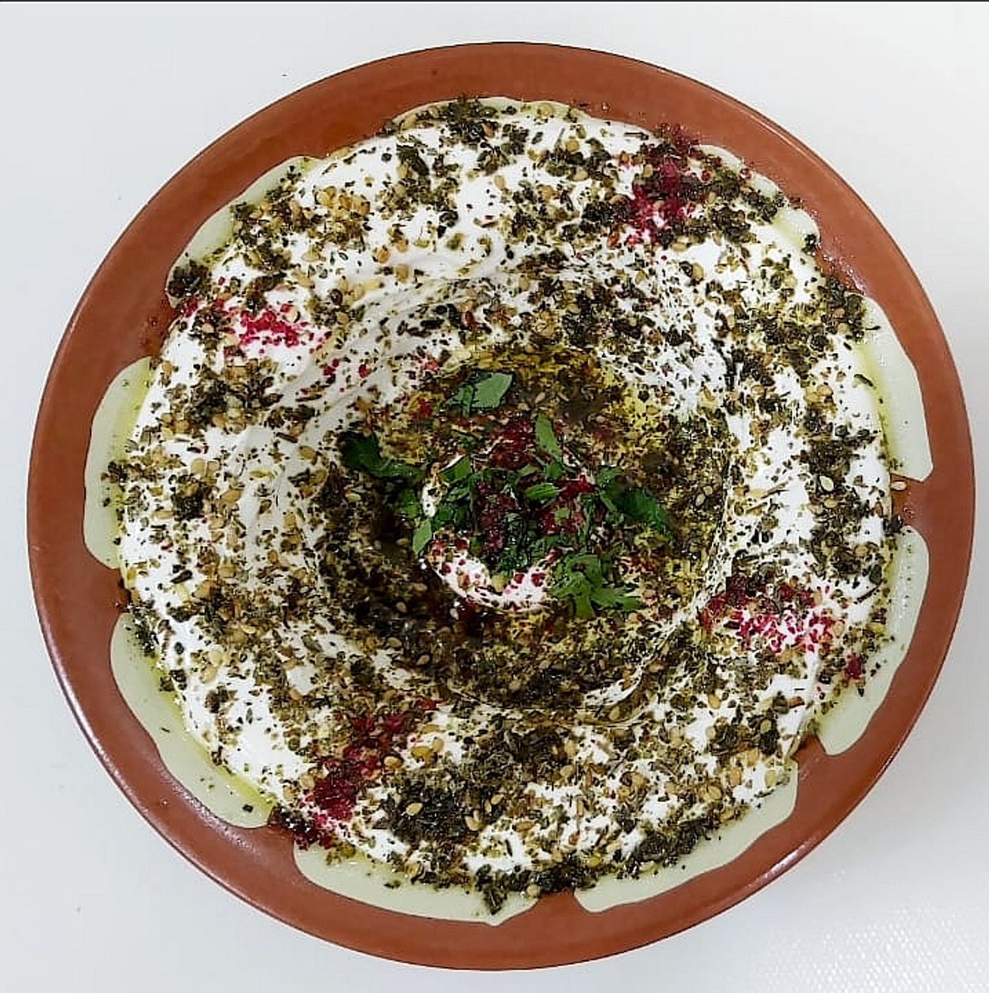طبق لبنة بالزعتر
