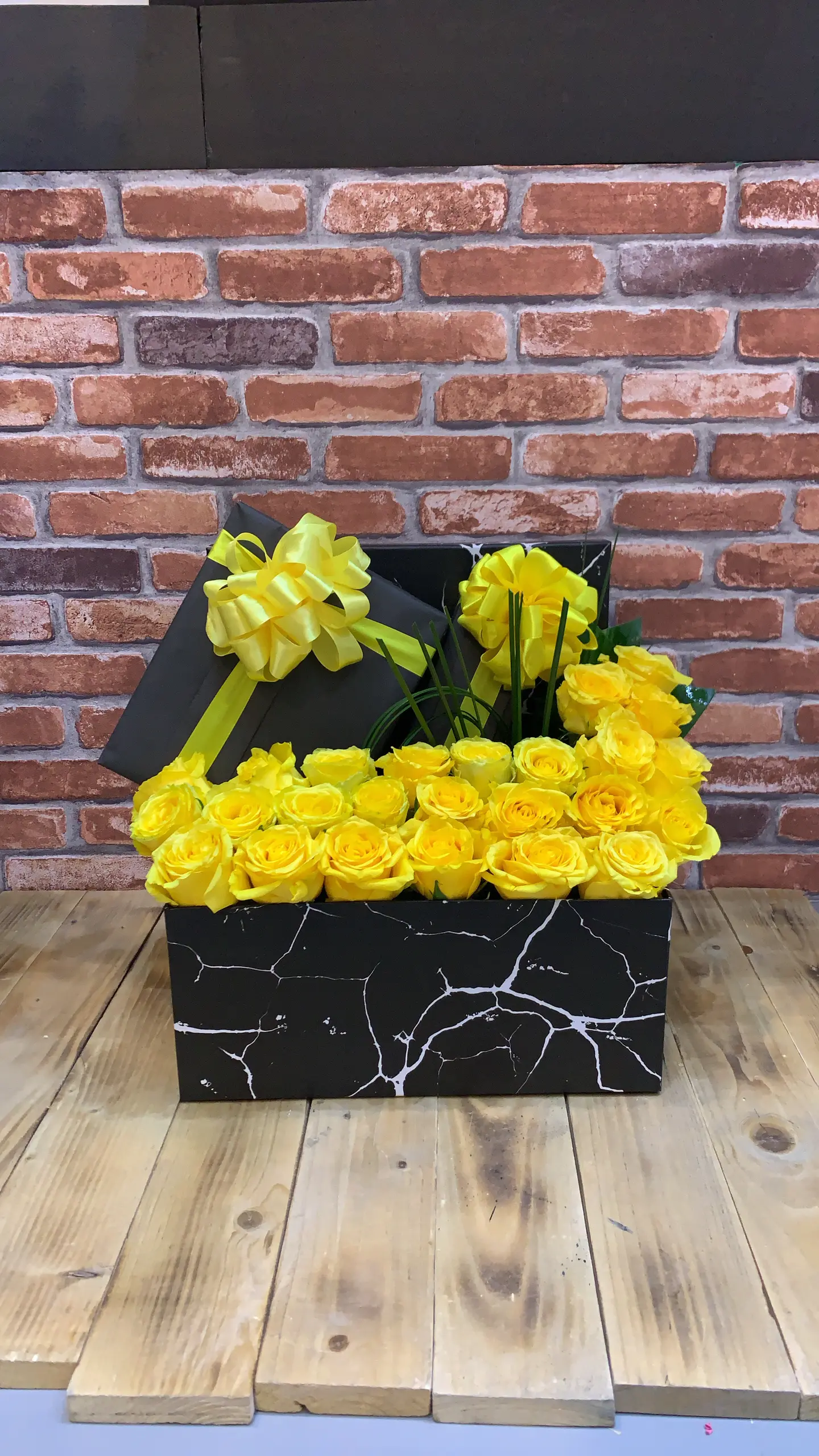 بوكس بلاك اند يلو