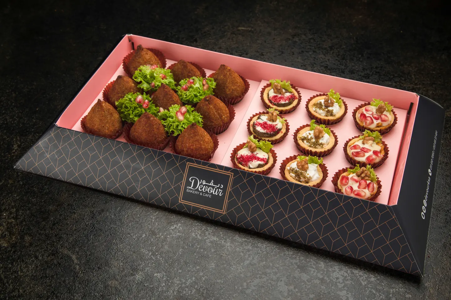 Mix Kebbeh 9 Pieces And Tart 9 Pieces