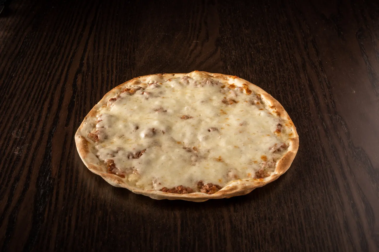 منقوشة لحم مع الجبنة