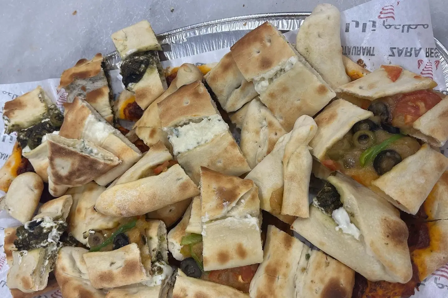 صحن فطائر مشكل وسط