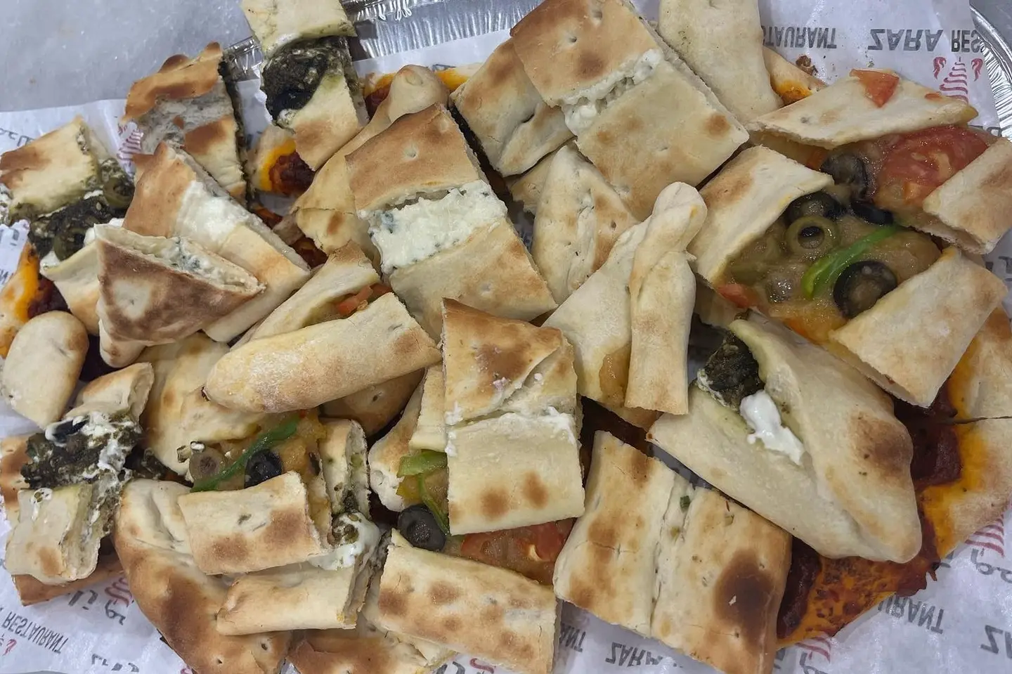 صحن فطائر مشكل كبير