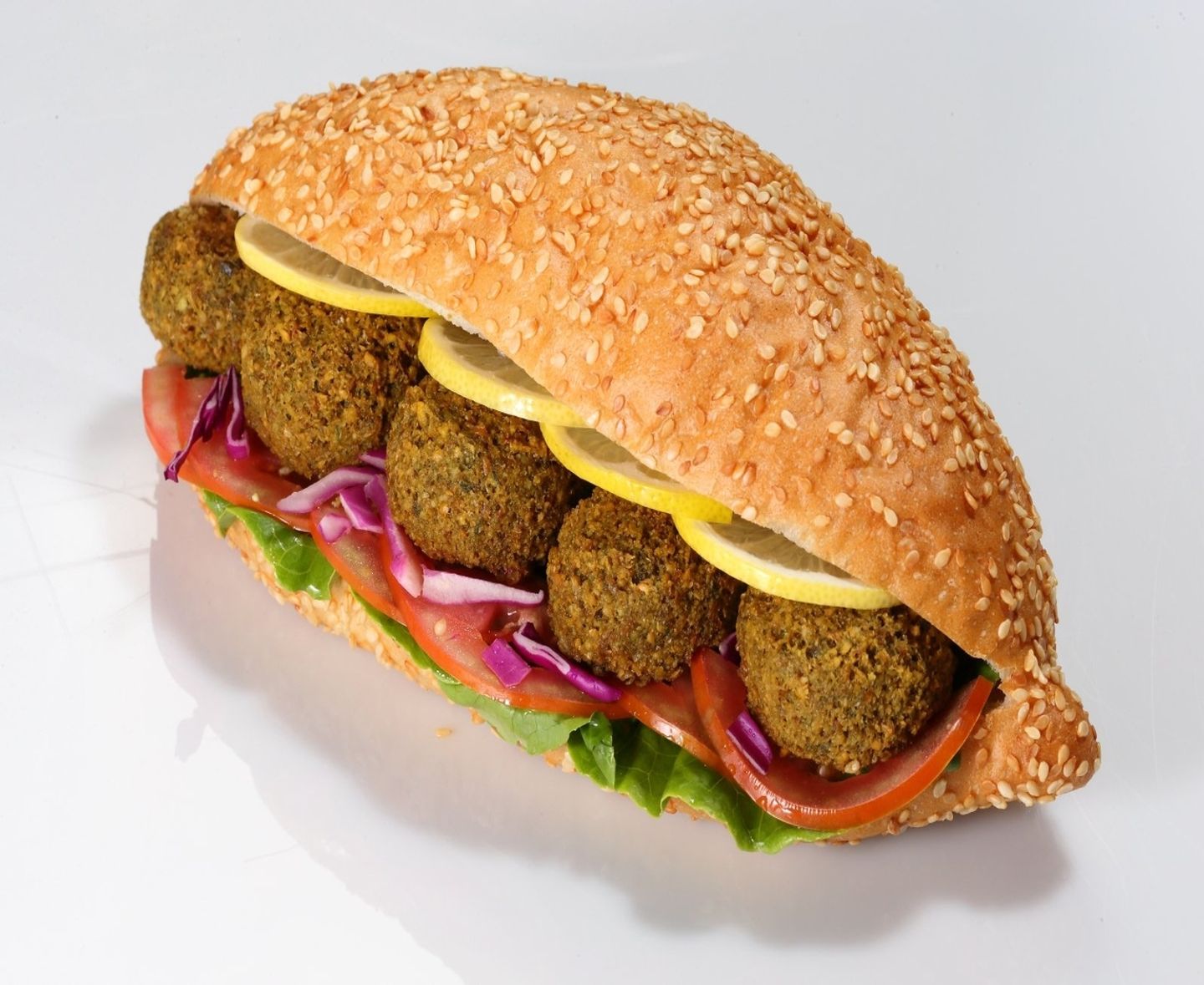 فلافل مشكل خبز كعكة مع بيض مسلوق