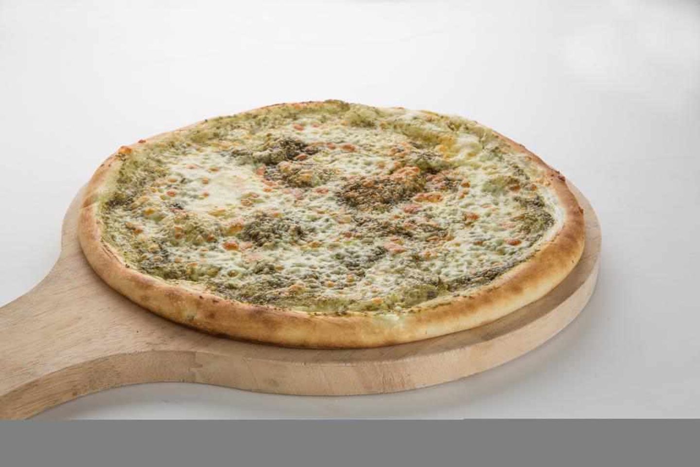 Lebnah With Cheese And Thyme Pizza