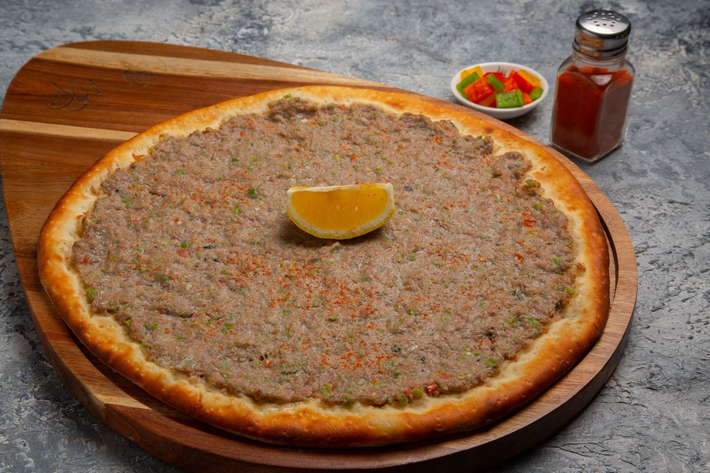 منقوشة لحم بالعجين