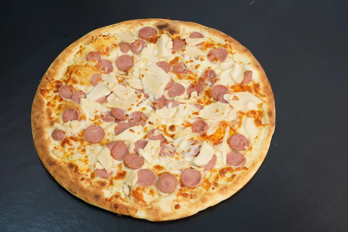 بيتزا نقانق مع الفطر