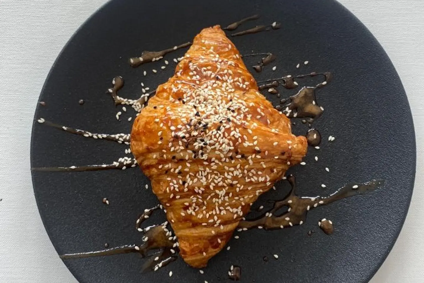 Plain Croissant With Simsim