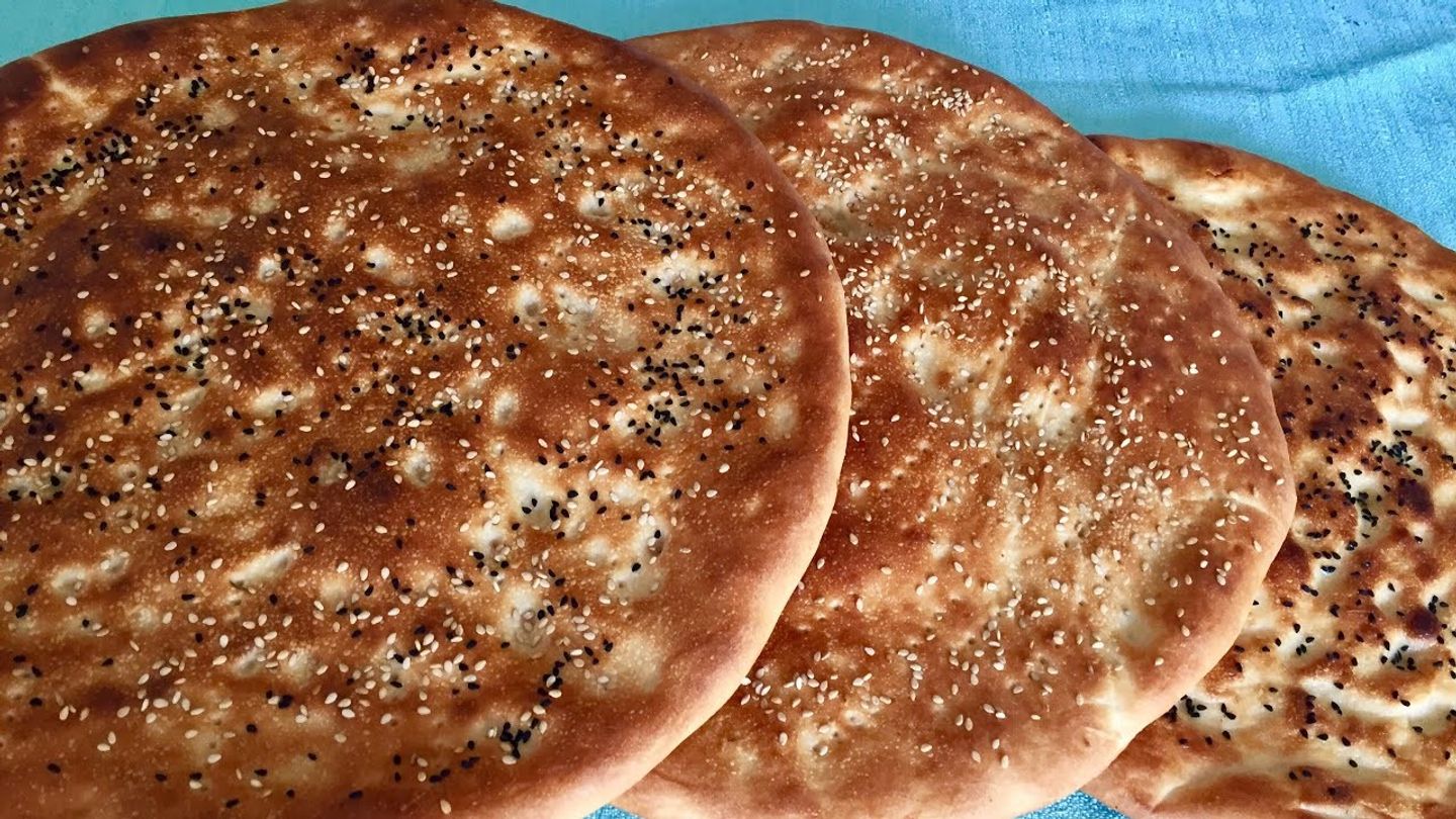 Tamis Bread With Sesame