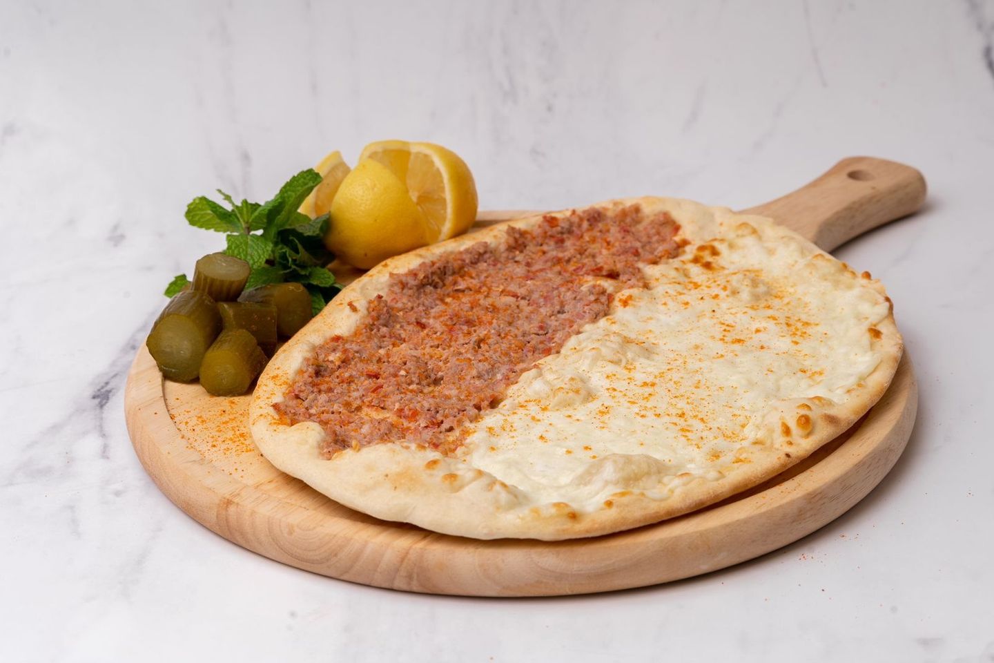 لحمة وجبنة