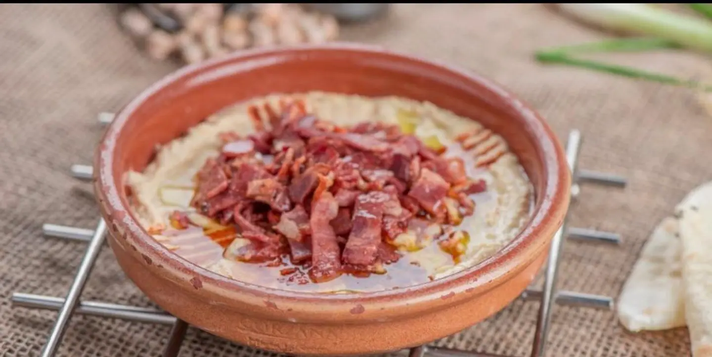 Hummus With Pastirma