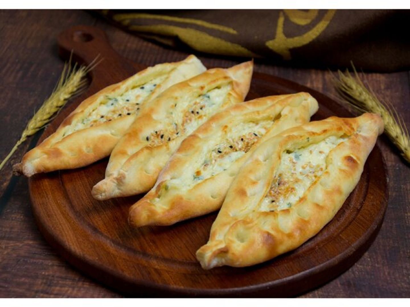 صحن فطائر جبن سائل ٥ حبات