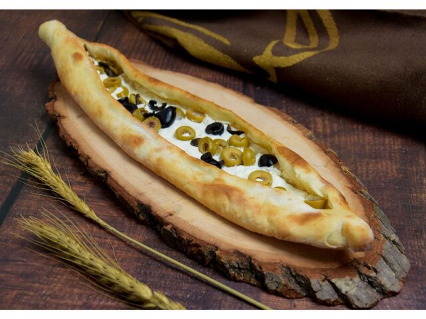 لبنة بالزيتون طويل