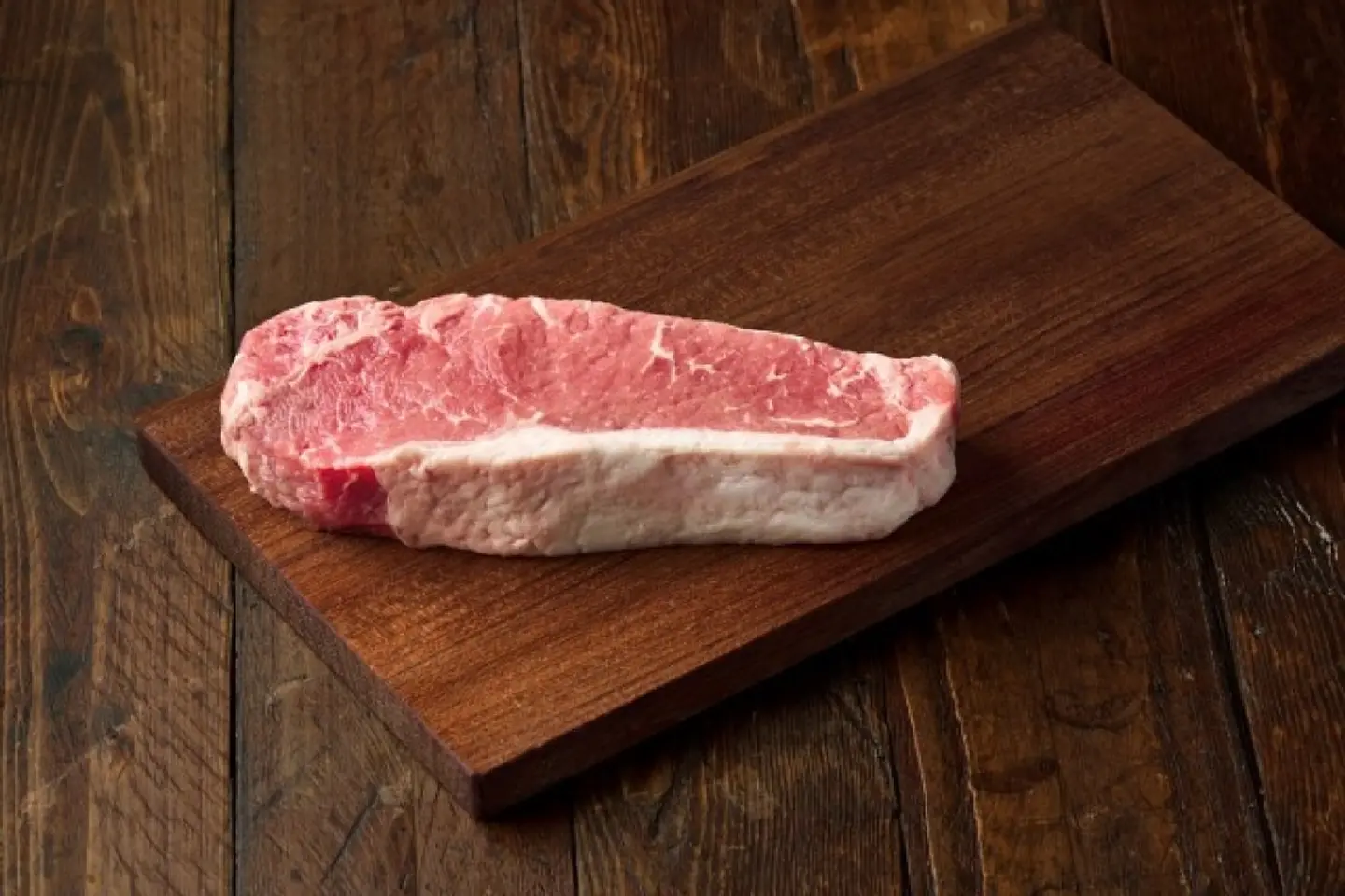 Home Grilling New York Strip Steak - Diy 8 Oz. (225g)
