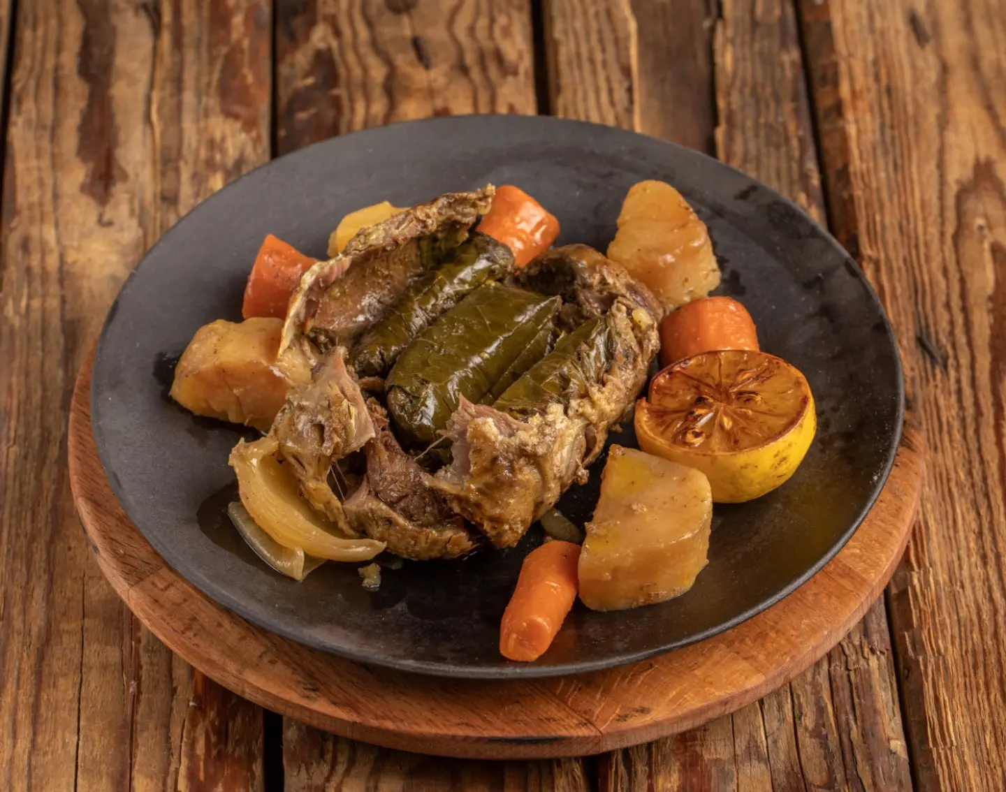 لحم حرّي محشي ورق عنب