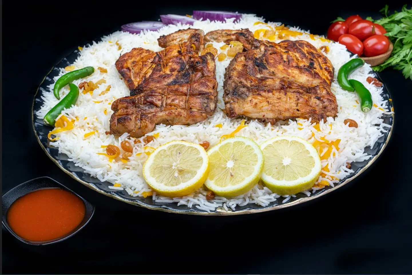 نص حبة دجاج على الفحم مع الرز