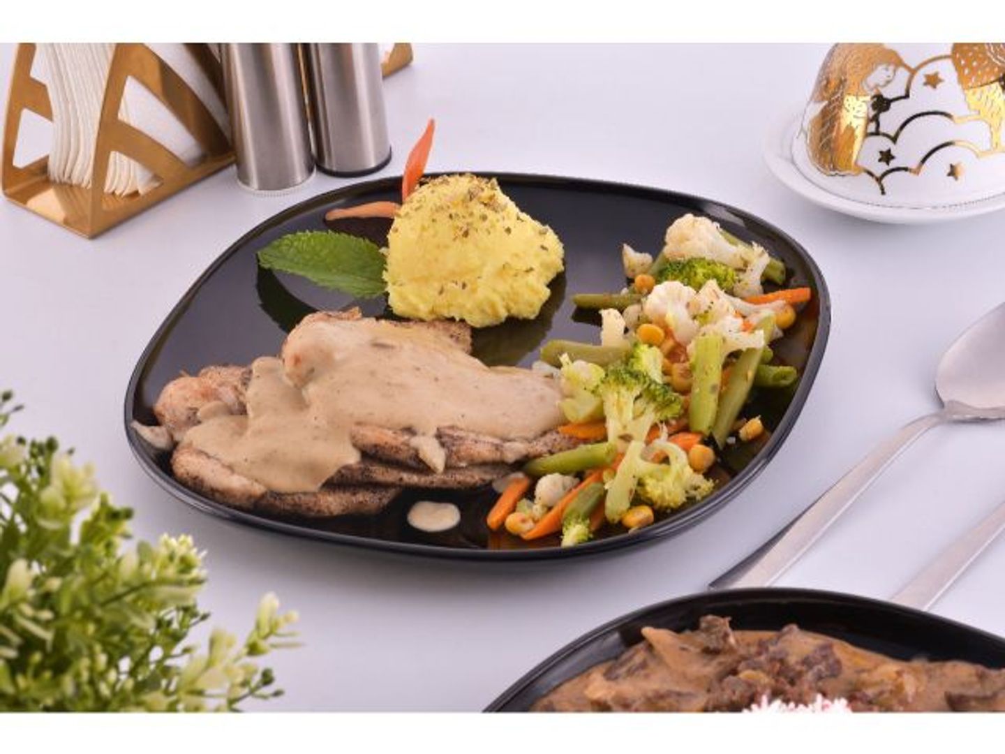 ستيك دجاج مع انديانا صوص بالفطر