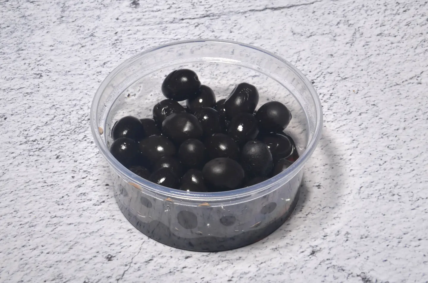 علبة زيتون