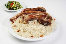 نفر لحم مدفون مع رز الناضج