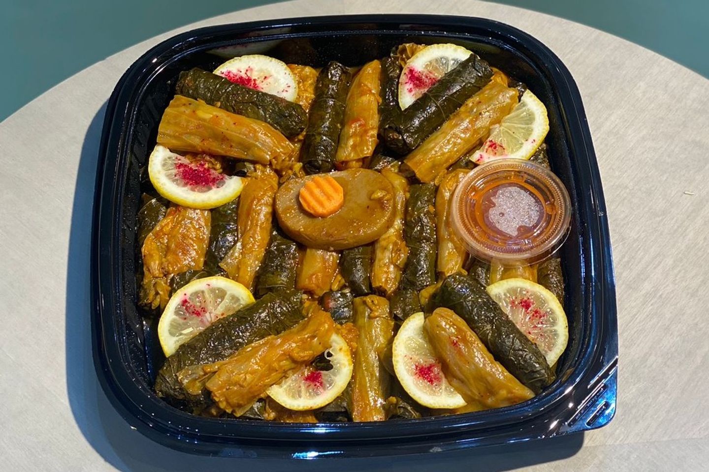 ورق عنب وملفوف كبير