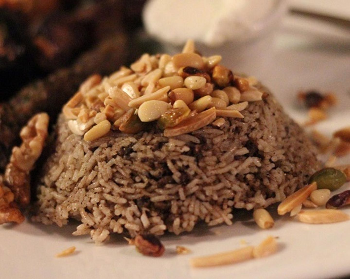 أرز بني باللحم