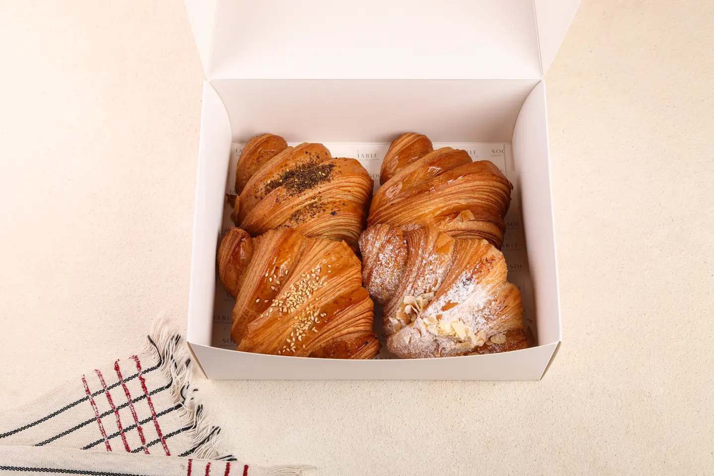 Box Croissants 4	Pieces