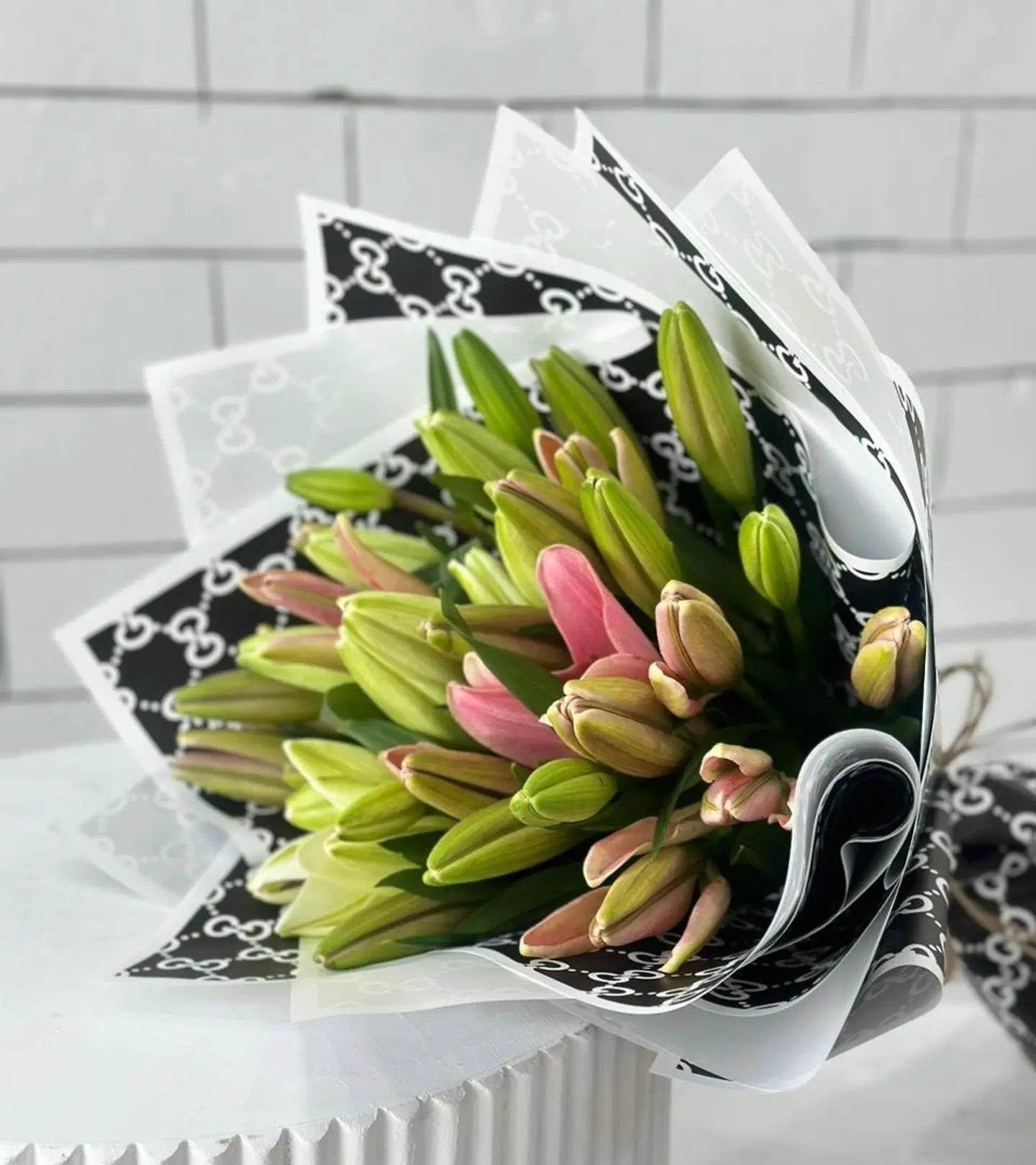 Lilium B Black Packaging