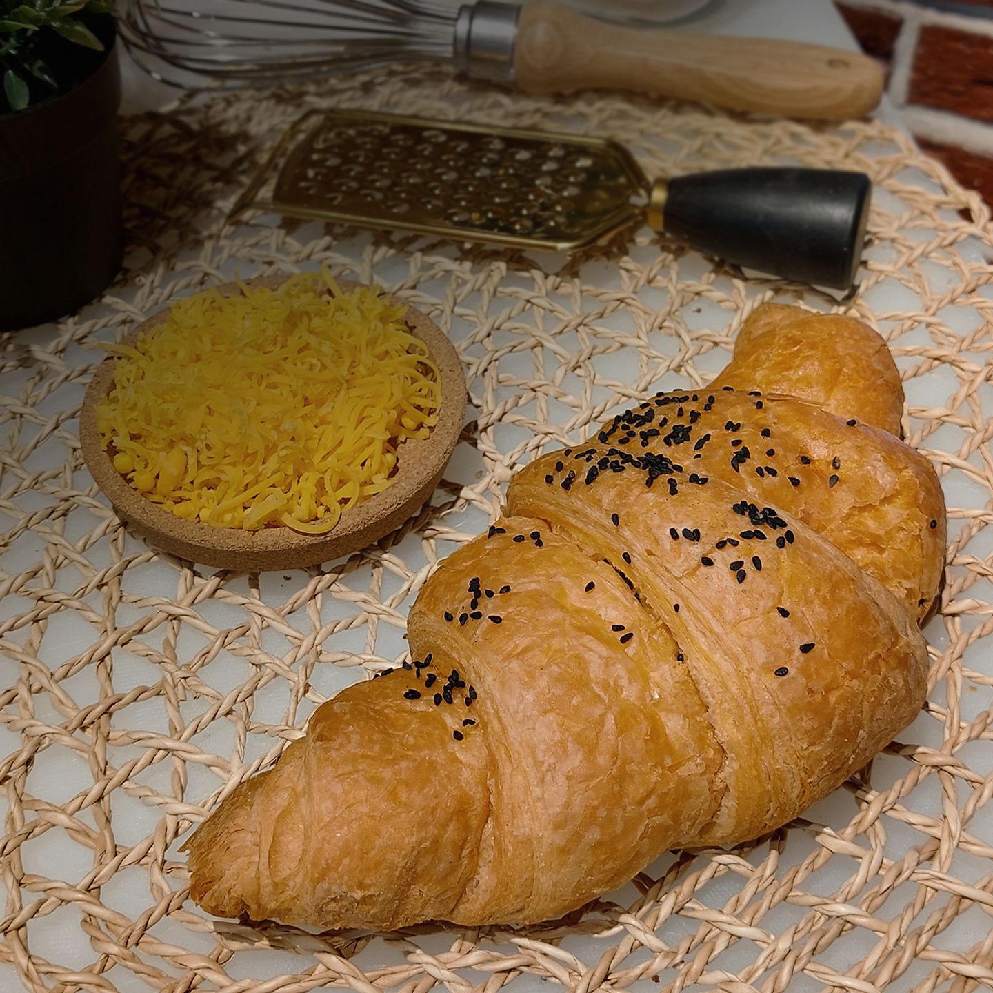 كروسان جبنة صفراء
