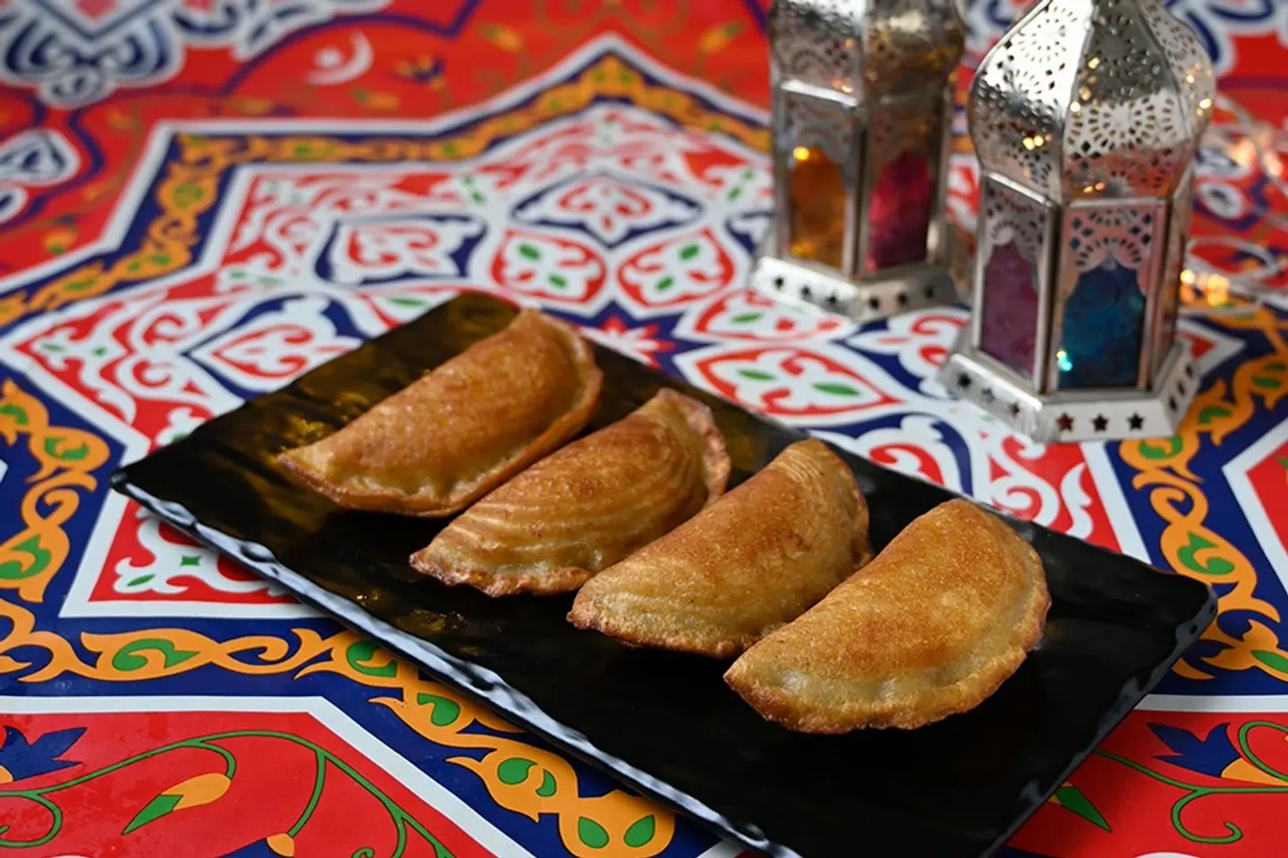 قطايف جبن مفرزنة