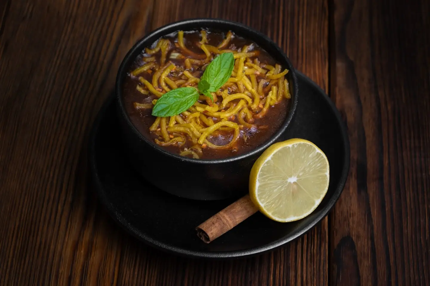 شوربة حامض و حار بالخضار