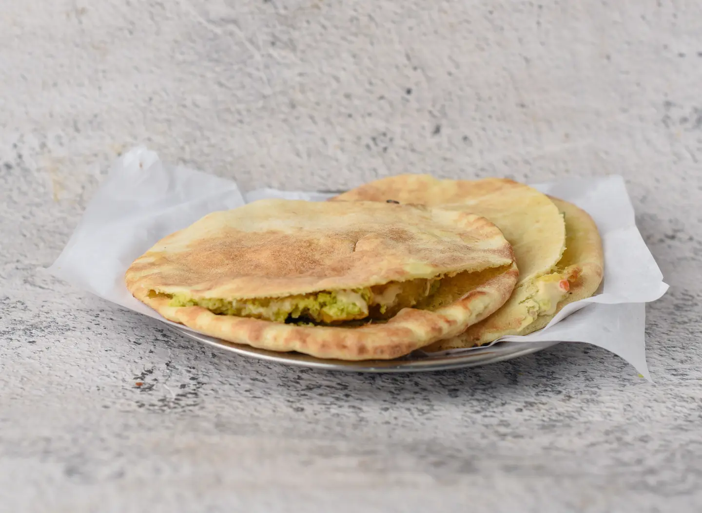 ساندوتش فلافل بالحمص