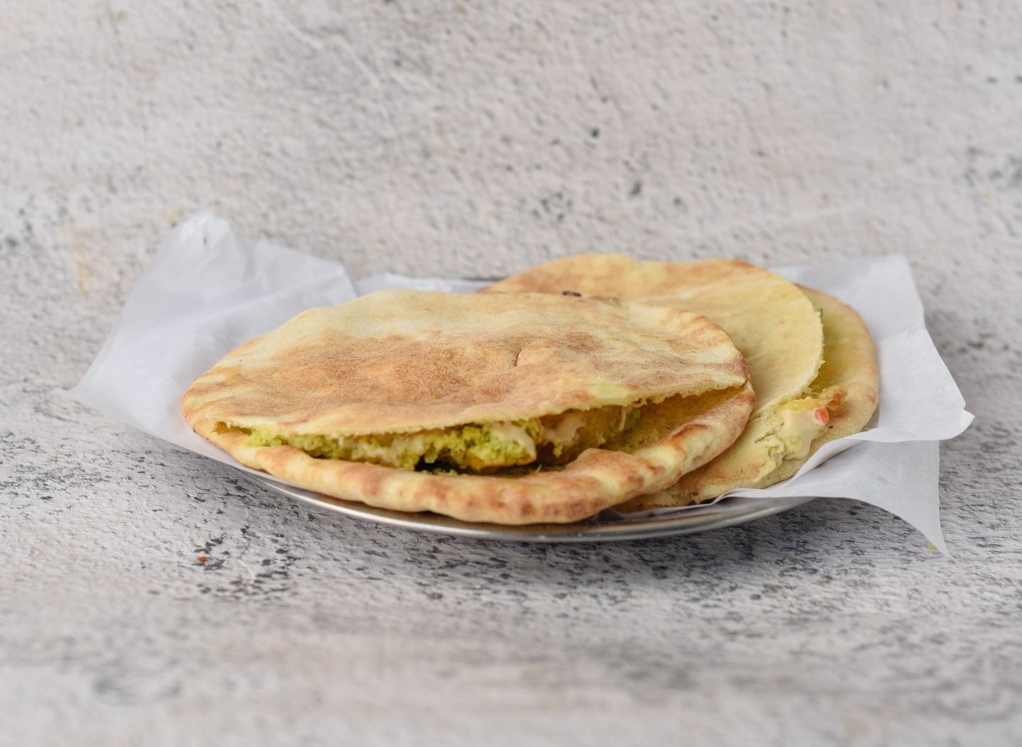 ساندوتش فلافل بالحمص