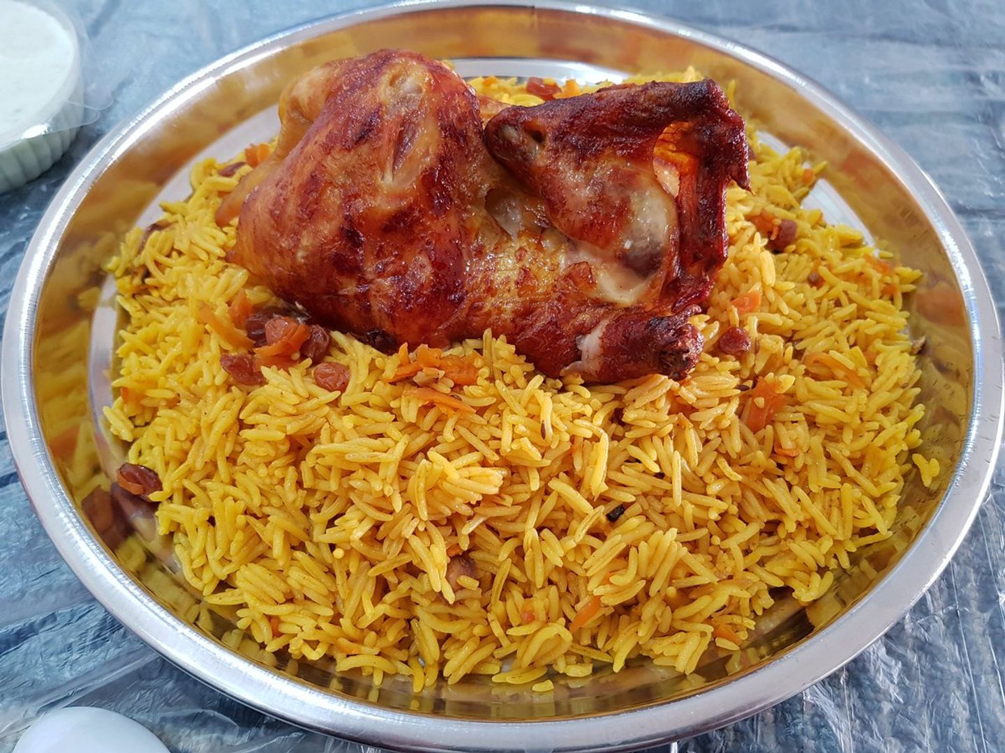 نصف دجاج شواية مع 1 أرز بخاري