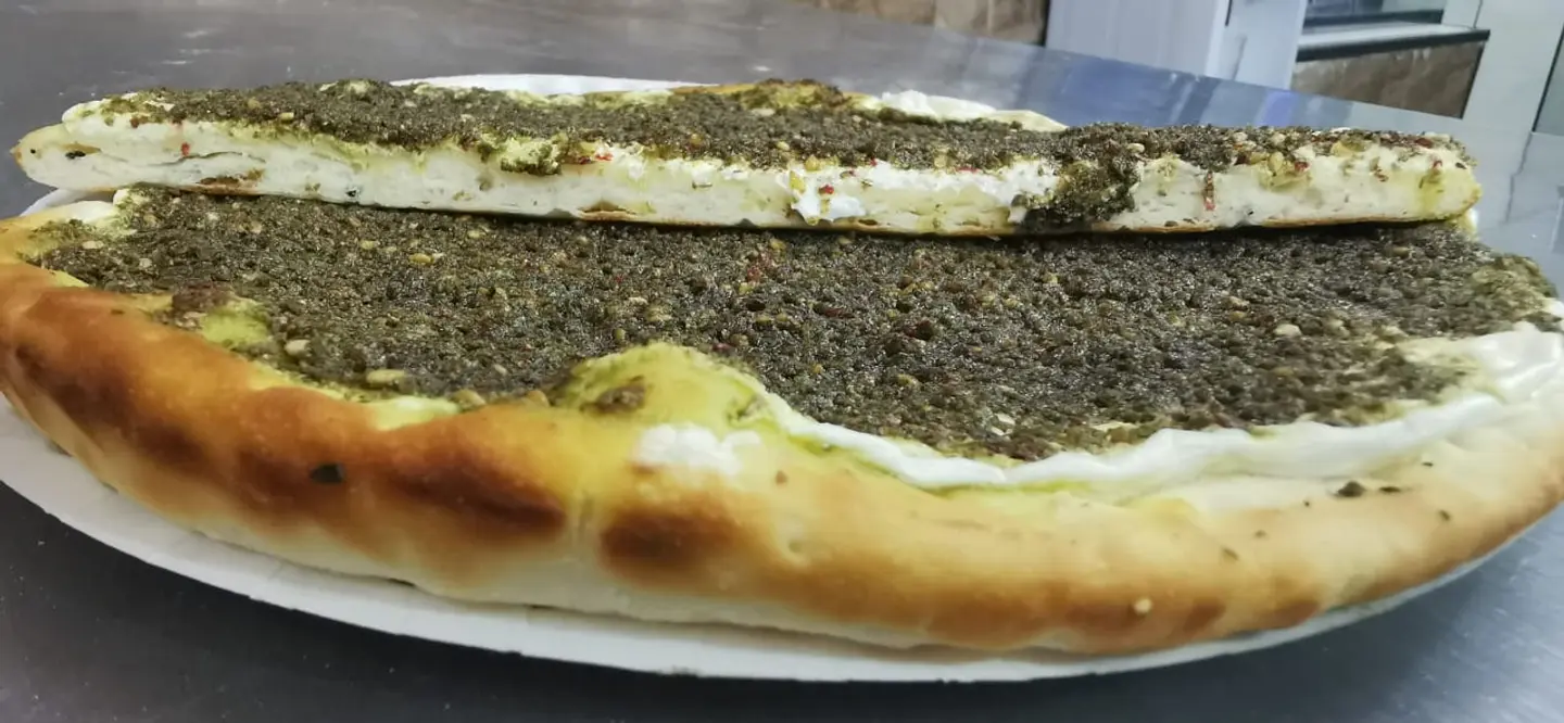 لبنه بالزعتر