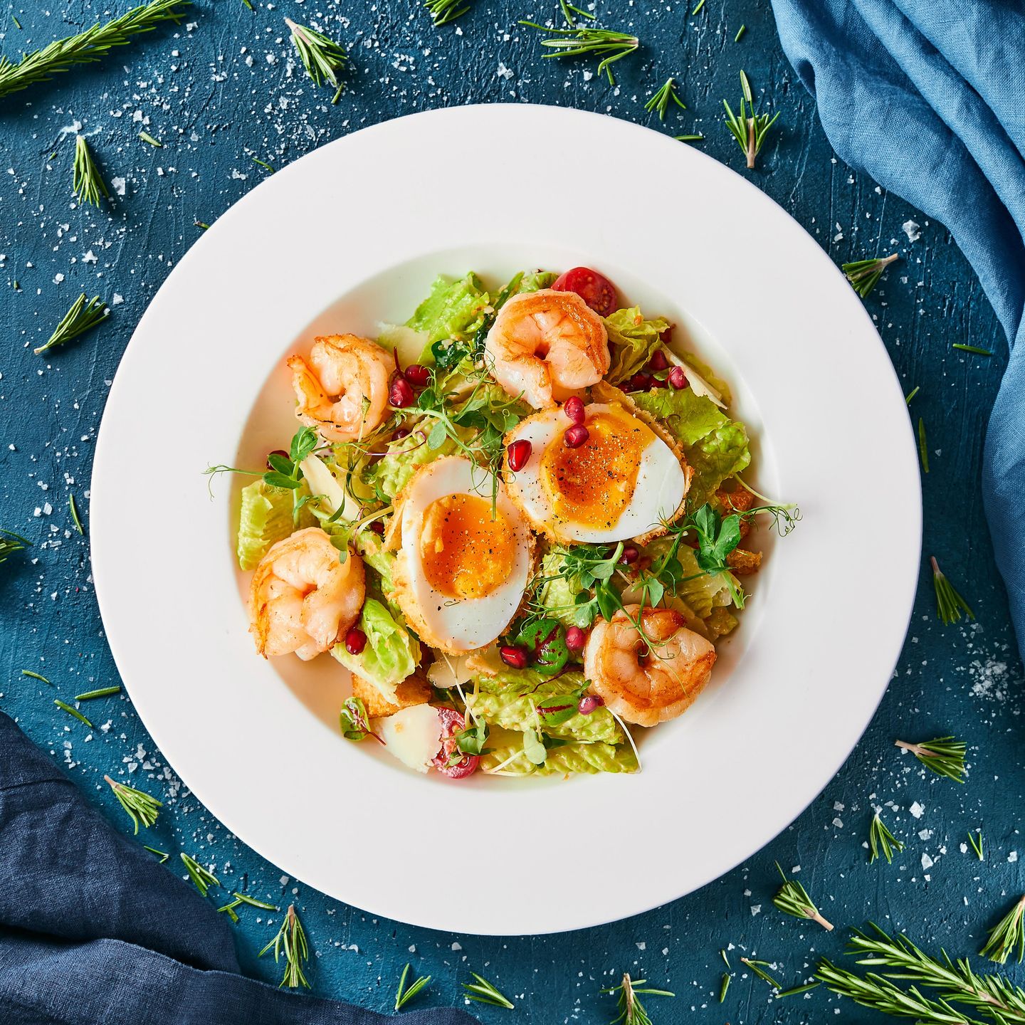 Caesar Salad With Garlic Prawns