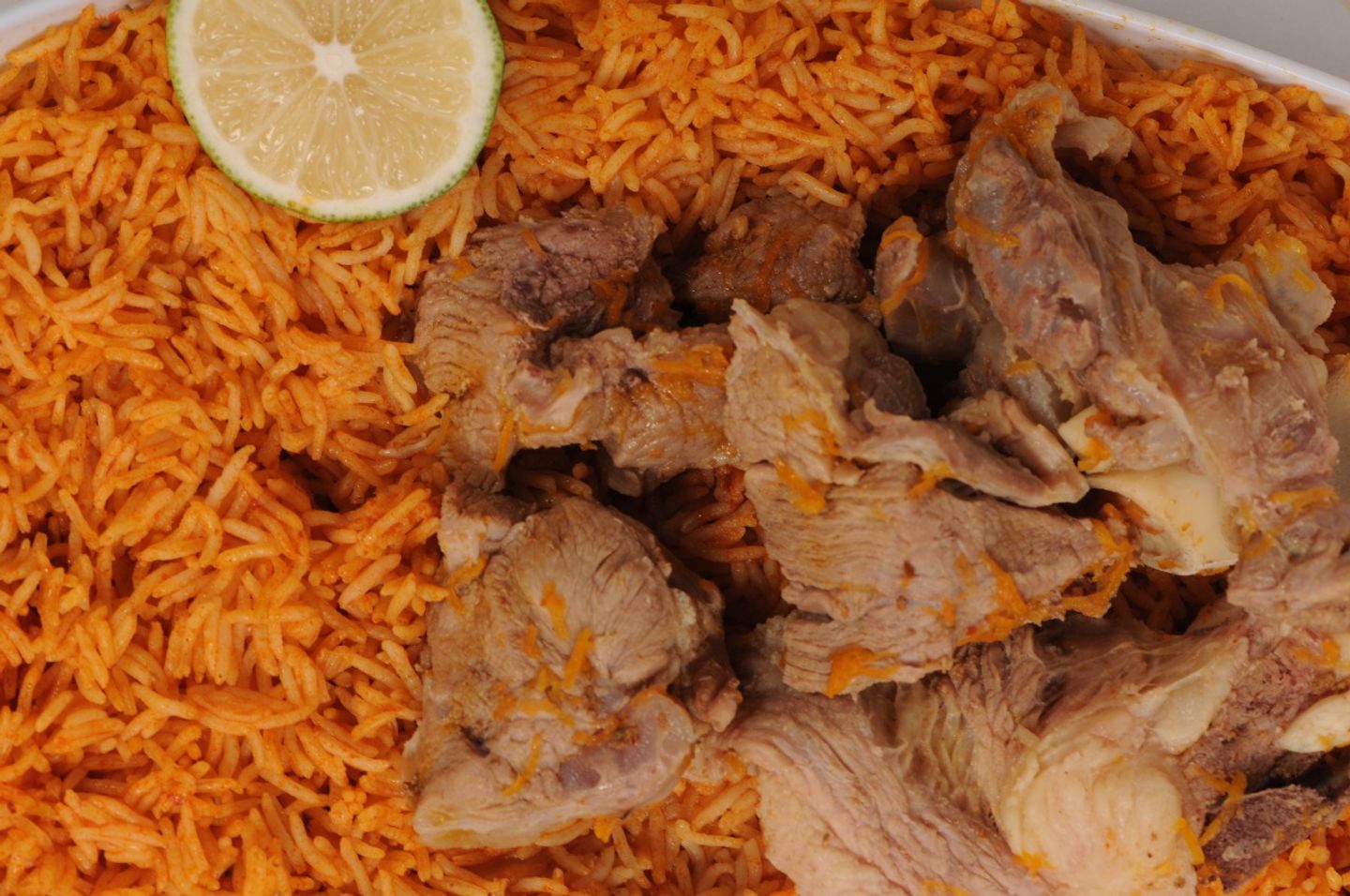حاشي مضغوط مع رز احمر