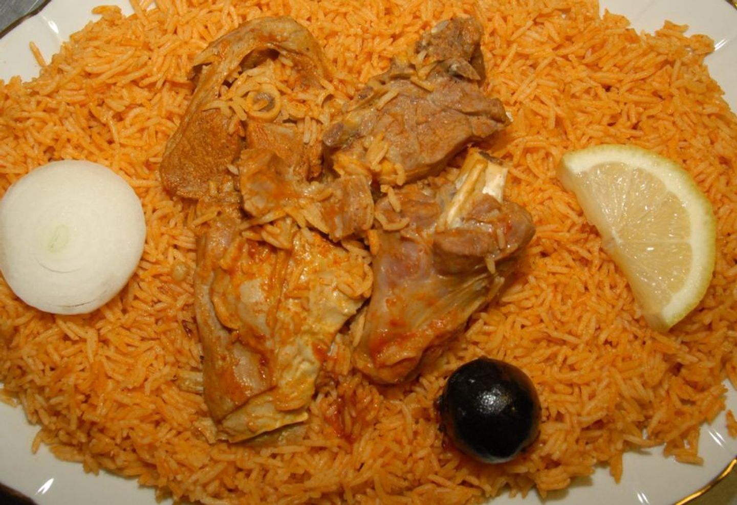 نعيمي مضغوط مع رز احمر