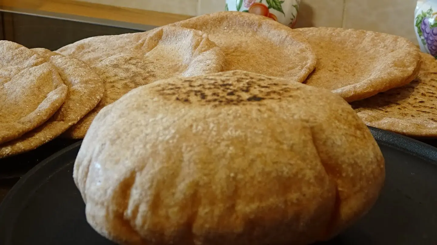 4 حبة خبز بر
