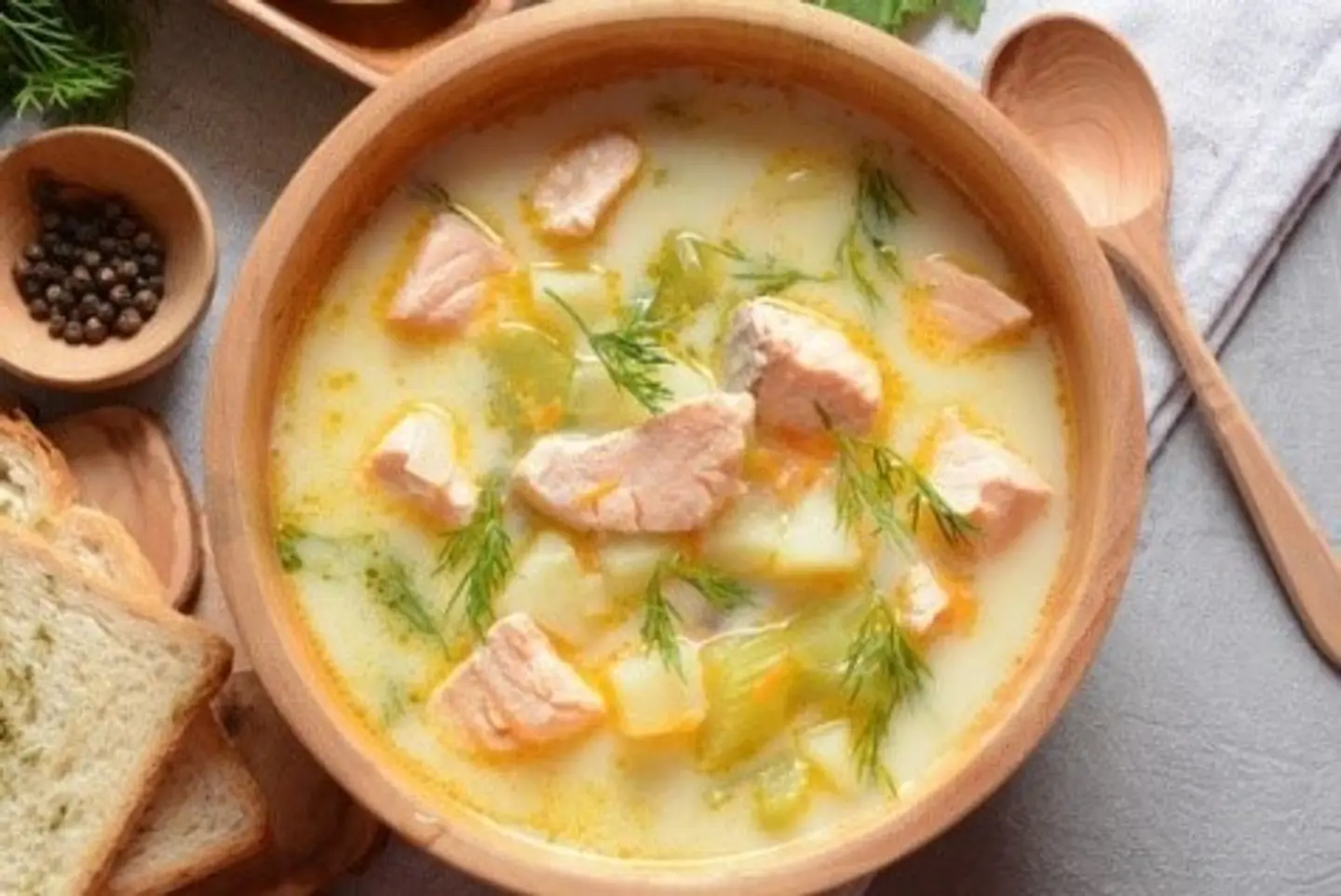 Fish Fillet With Cream Sauce With Rice