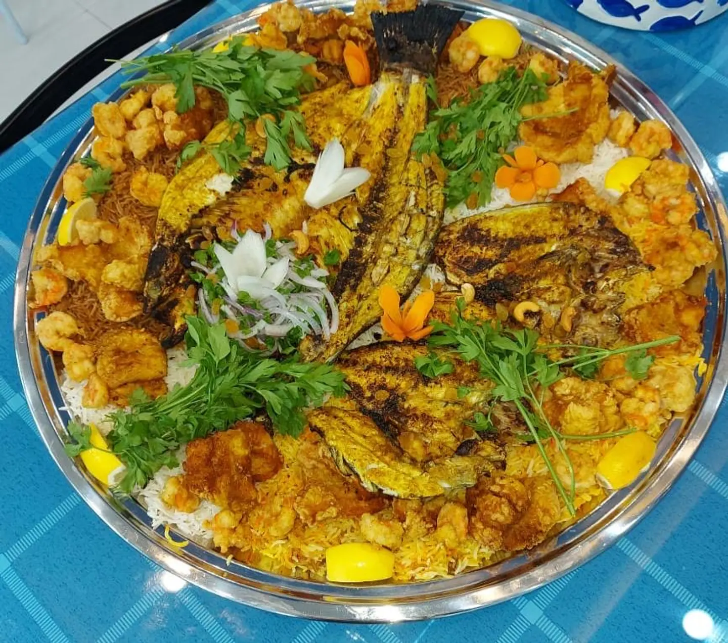 صحن وسط ٦ اشخاص