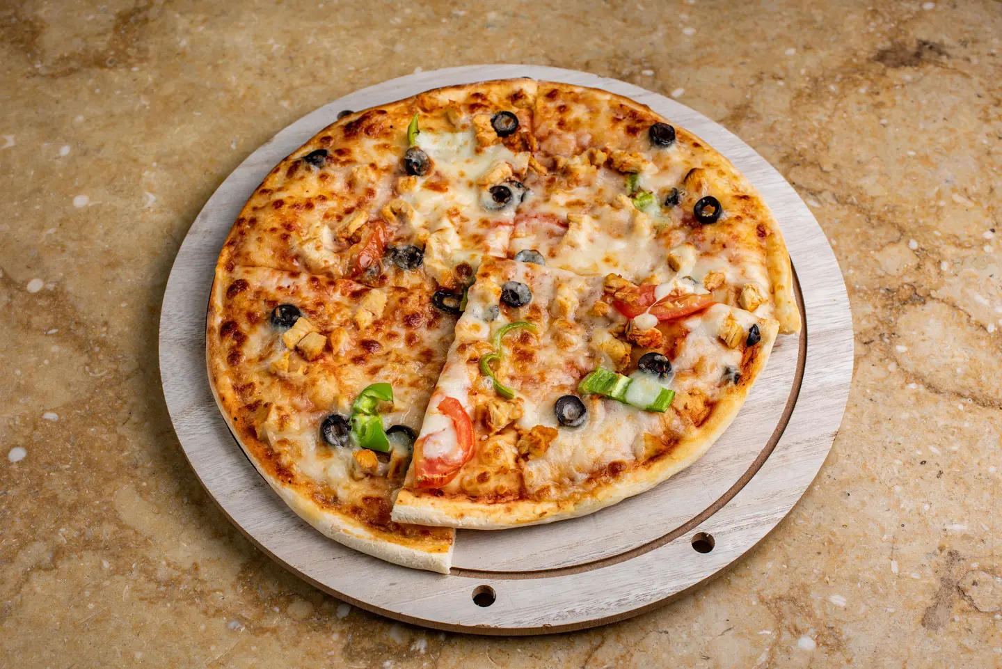Chicken Pizza With Vegetables