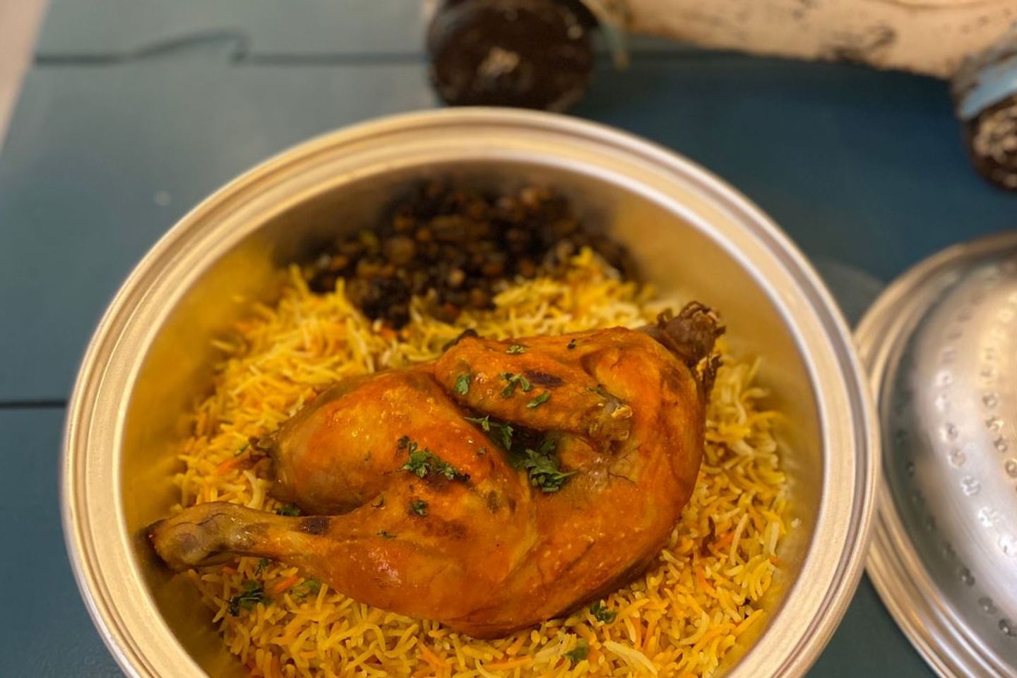 نصف مجبوس دجاج