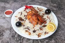 نصف حبة دجاج مع الأرز عنبر