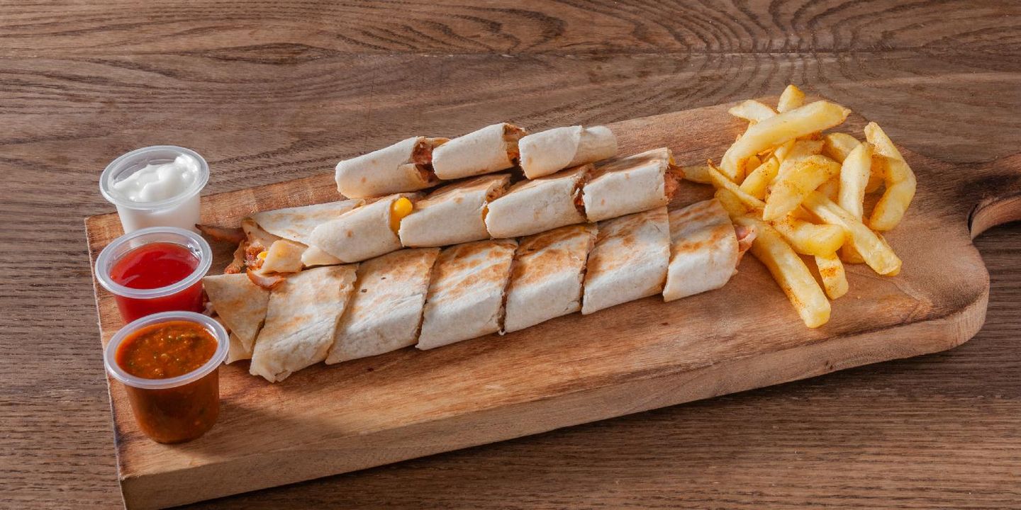 صحن عربي دجاج وسط بالجبنة