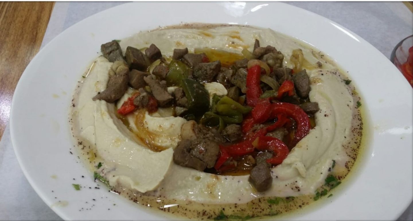 صحن حمص مع كبده