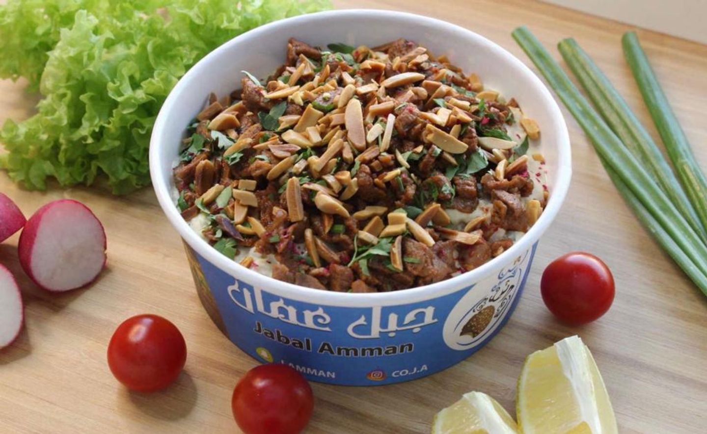 فتة حمص باللحم والصنوبر