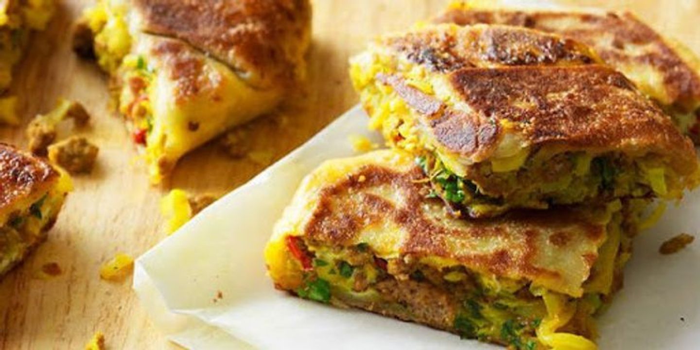 Meat , Sauce And Cheese Mutabbak