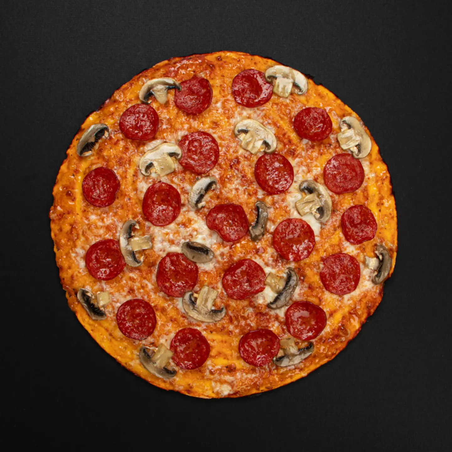 بيتزا نقانق مع الفطر